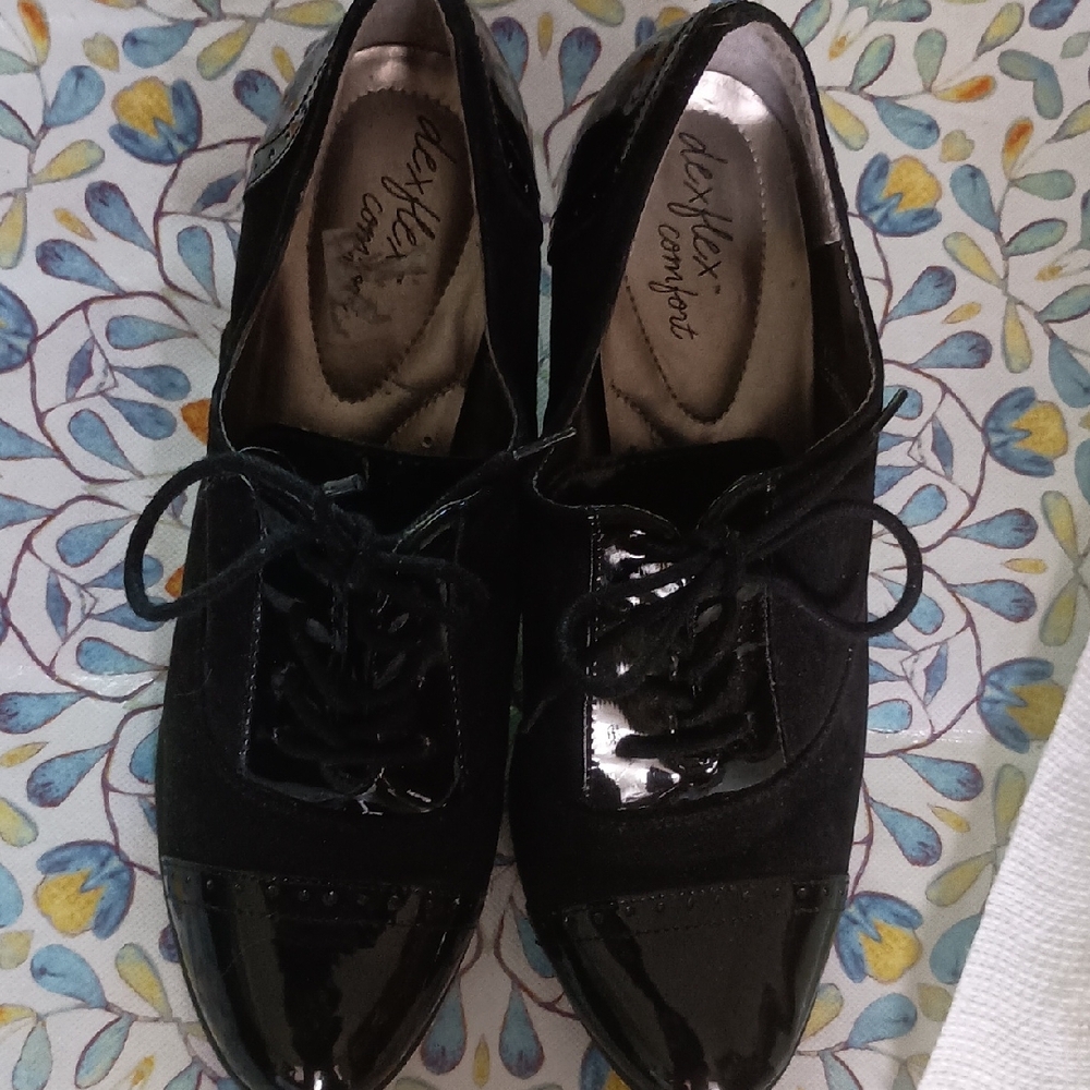 Black Patent Leather Flats with Rounded Toe Cap